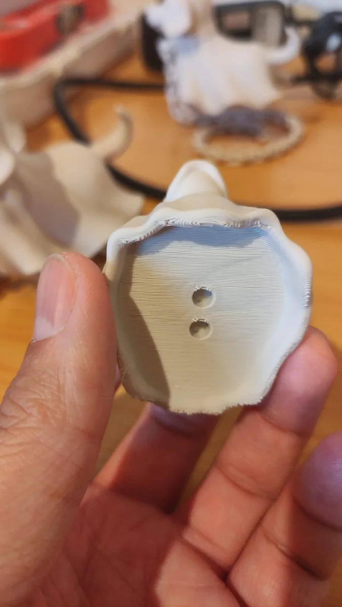 مجسمه دکوری شناور اردک لاستیکی توهم نوری، نمای ۱