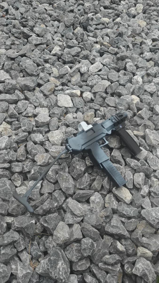 ماکت مسلسل SMG-12 رینبو سیکس سیج نمایشی کاسپلی، نمای ۱