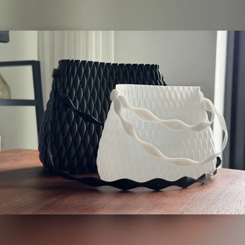 کیف دوشی زنانه کوچک موجی انعطاف پذیر، نمای ۱